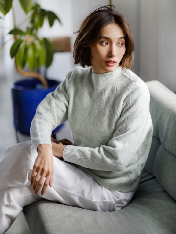 New Uniqlo light grey souffle yarn pointelle crew neck long sleeve