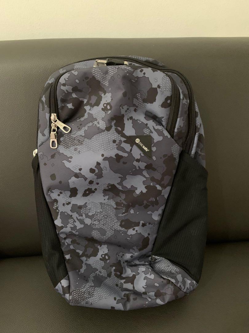 Pacsafe vibe 20l top