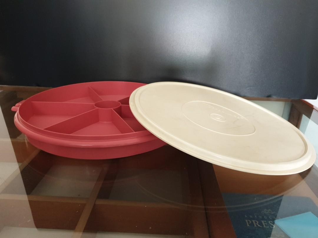 Tupperware container (Category: Food Organisation & Storage) located in Singapore. Submitted by gems77 (Listing ID 285593779, Image 1). Description: can be used for cny goodies steamboat handicraft container..
