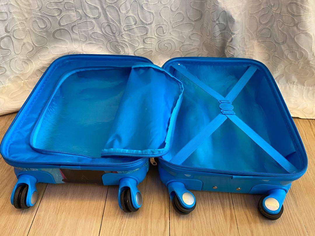 兒童行李箱 （分類：旅遊 - 旅行必需品及用品）位於 Hong Kong。 由 sumtong 提交（商品編號 285809334，圖片 3）。簡介： 輪子，手抦，拉鍊運作正常 行李箱面有點花痕（如圖）。