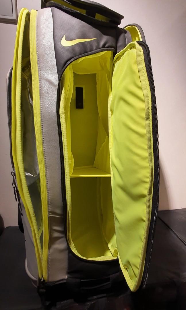 baño Saga nuestra Nike Court Tech 1 tennis racquet bag, Sports Equipment, Sports & Games,  Racket & Ball Sports on Carousell