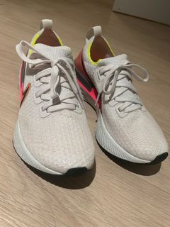 （分類：）位於 。 由 edc26 提交（商品編號 285845927，圖片 1）。簡介： 。