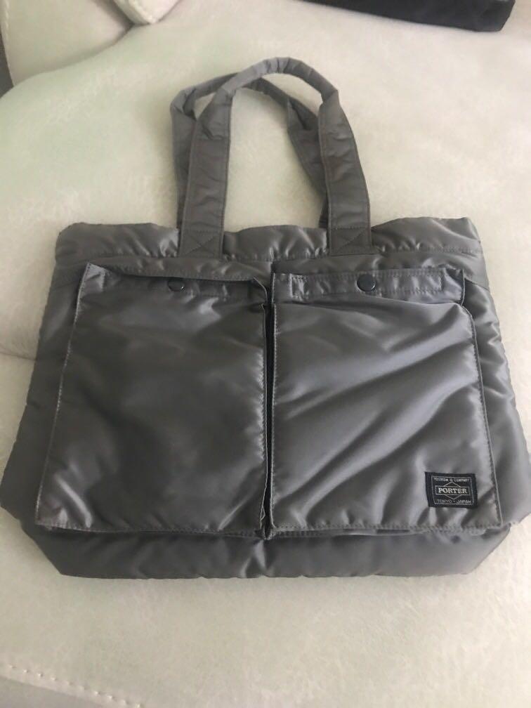 Porter （分類：Tote Bags）位於 Hong Kong。 由 wai388 提交（商品編號 285890413，圖片 1）。簡介： 灰色只用過幾次，98%新。