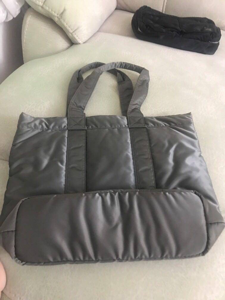 Porter （分類：Tote Bags）位於 Hong Kong。 由 wai388 提交（商品編號 285890413，圖片 2）。簡介： 灰色只用過幾次，98%新。