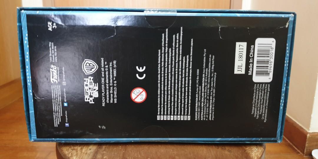 Ready Player One Merchandise (metal lunch box / badges/ vinyl key ...