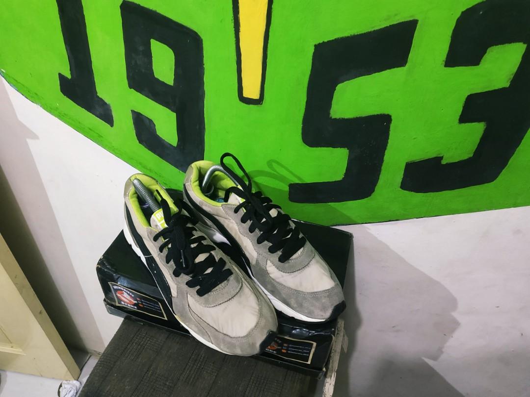 Sepatu puma vesta runner original Fesyen Pria Sepatu Sneakers di Carousell