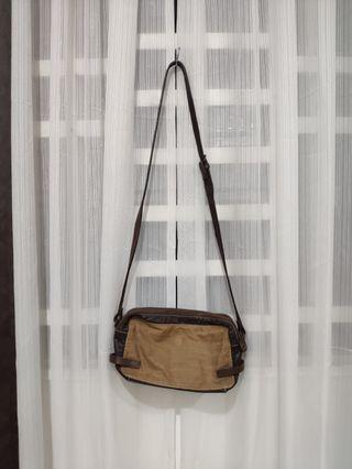 Sacco sling bag