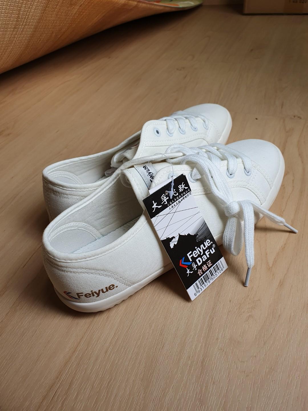 canvas sneaker brand