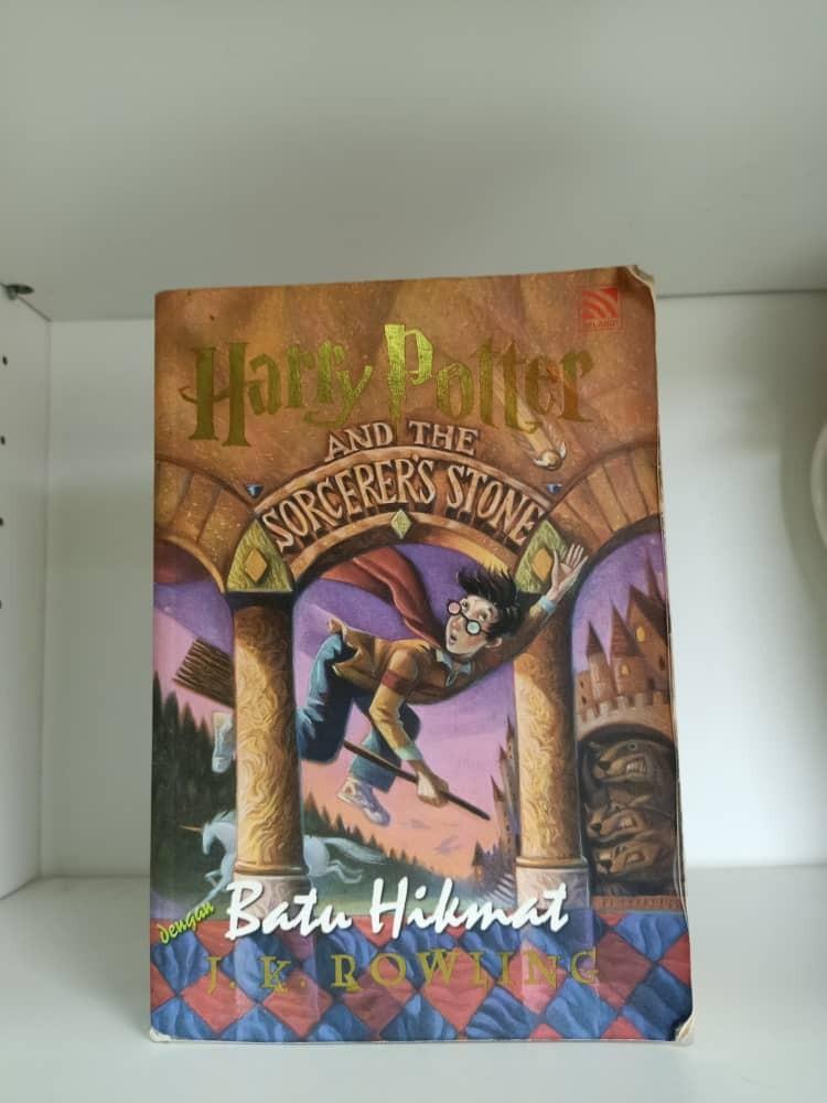 Harry Potter Dengan Batu Hikmat Books Stationery Books On Carousell