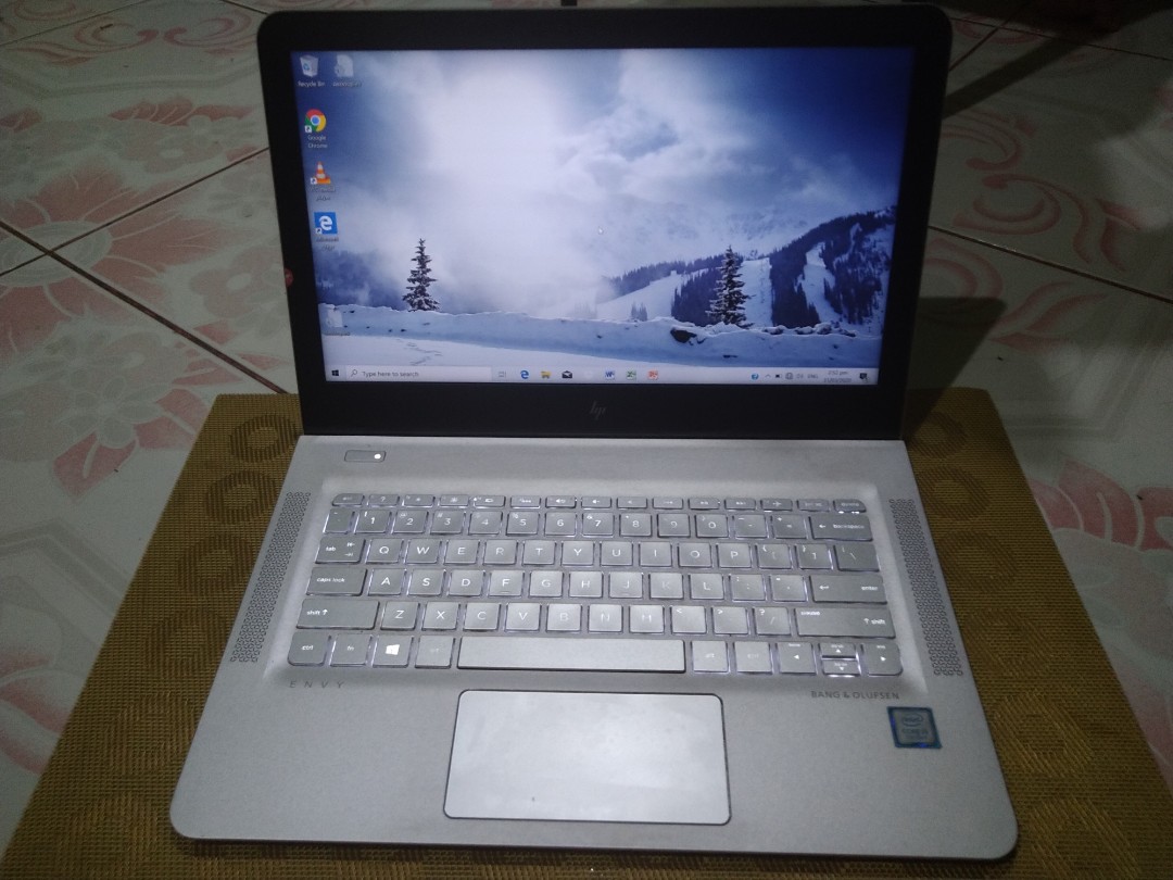 HP Envy Core i5 7th Gen 8gb ram 256gb ssd Laptop
