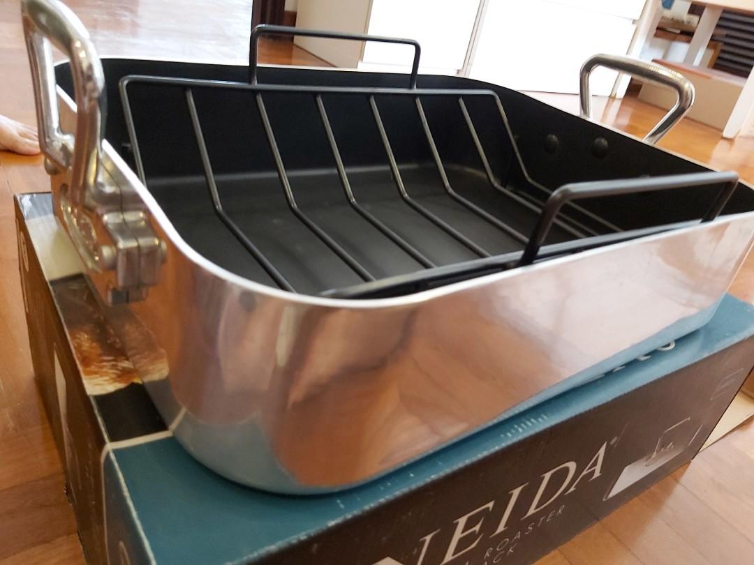 Oneida aluminium roaster with rack, Home Appliances, Kitchenware on