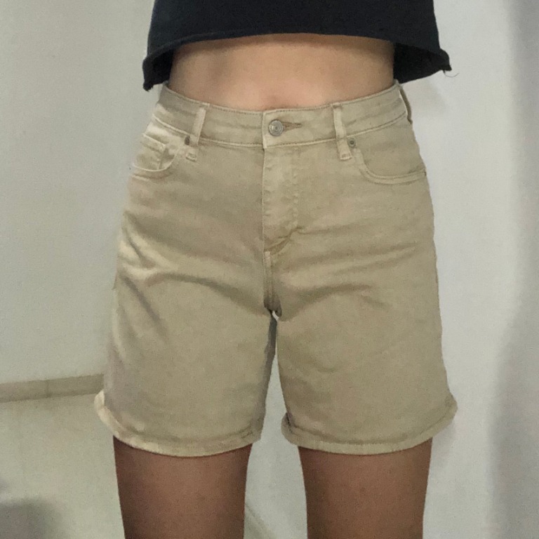 Uniqlo Khaki Shorts Women S Fashion Clothes Pants Jeans Shorts On Carousell