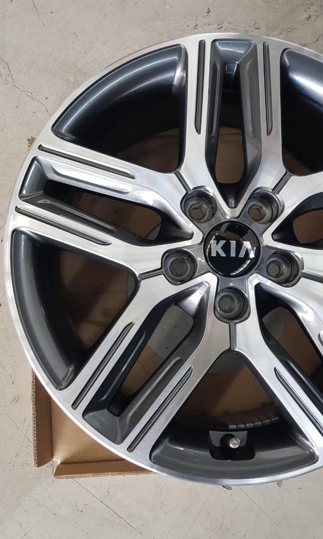 17" Sports Rims 7x17 5x114.3 Kia Rims, Car Accessories, Tyres & Rims on Carousell