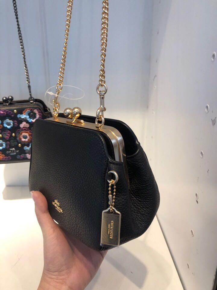 Coach pearl deals kisslock crossbody