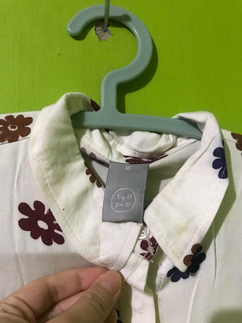 Kemeja Cottonink Studio (Kategori: Atasan) berada di Jakarta Selatan. Dikirim oleh annshmd (ID iklan 286076401, Gambar 2). Deskripsi: Halo guys! Jadi aku mau jual barang preloved aku ni masih bagus , jarang di pakai bahkan ada yang cuman lepas tag! merk : cottonink size : M yuk diorder! karena murah bgt dan hanya sesekali dipakaiii cuzz! sebelum di kirim aku udah cuci dan di strika ya!❤️🙏🏻 #salingberbagi #prelovedmurah #cottonink #pullandbear #