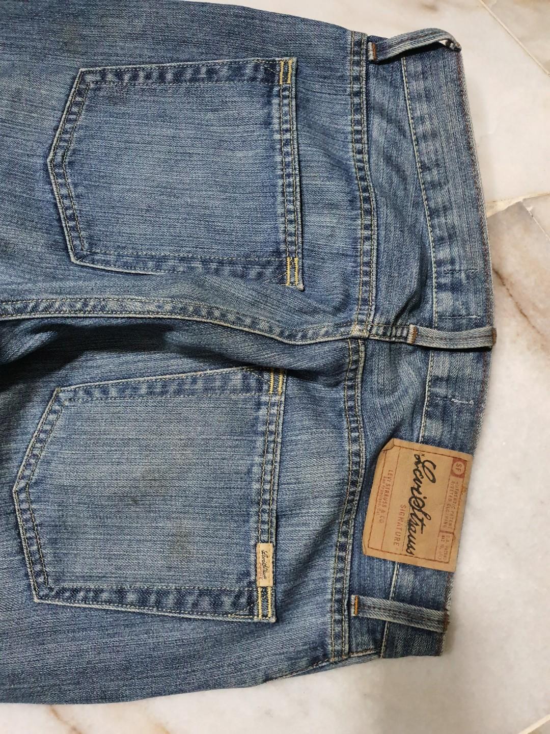 Levis (Category: Tshirts & Polo Shirts) located in Kuala Lumpur. Submitted by zamrau (Listing ID 286197640, Image 3). Description: Levis low&loose size 30x34.