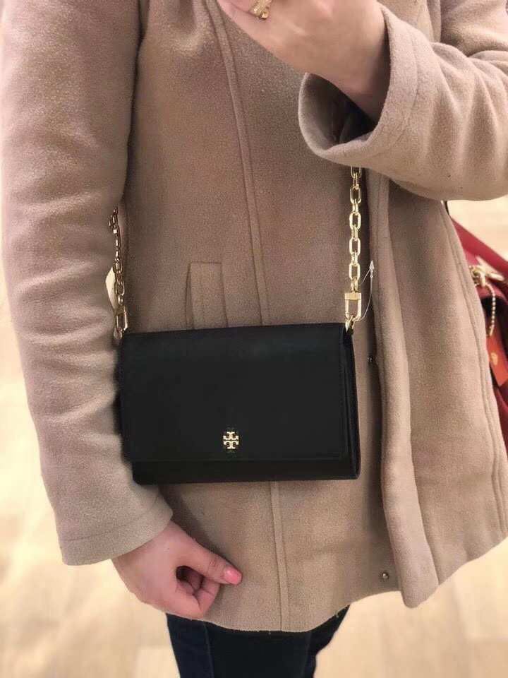 Tory Burch Emerson Chain Wallet Clutch Crossbody, Women's Fashion, Bags &  Wallets, Clutches on Carousell