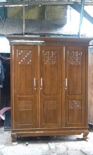 Lemari pakaian jati