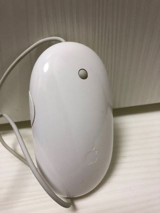 Ratón Apple con cable63010894620419110
