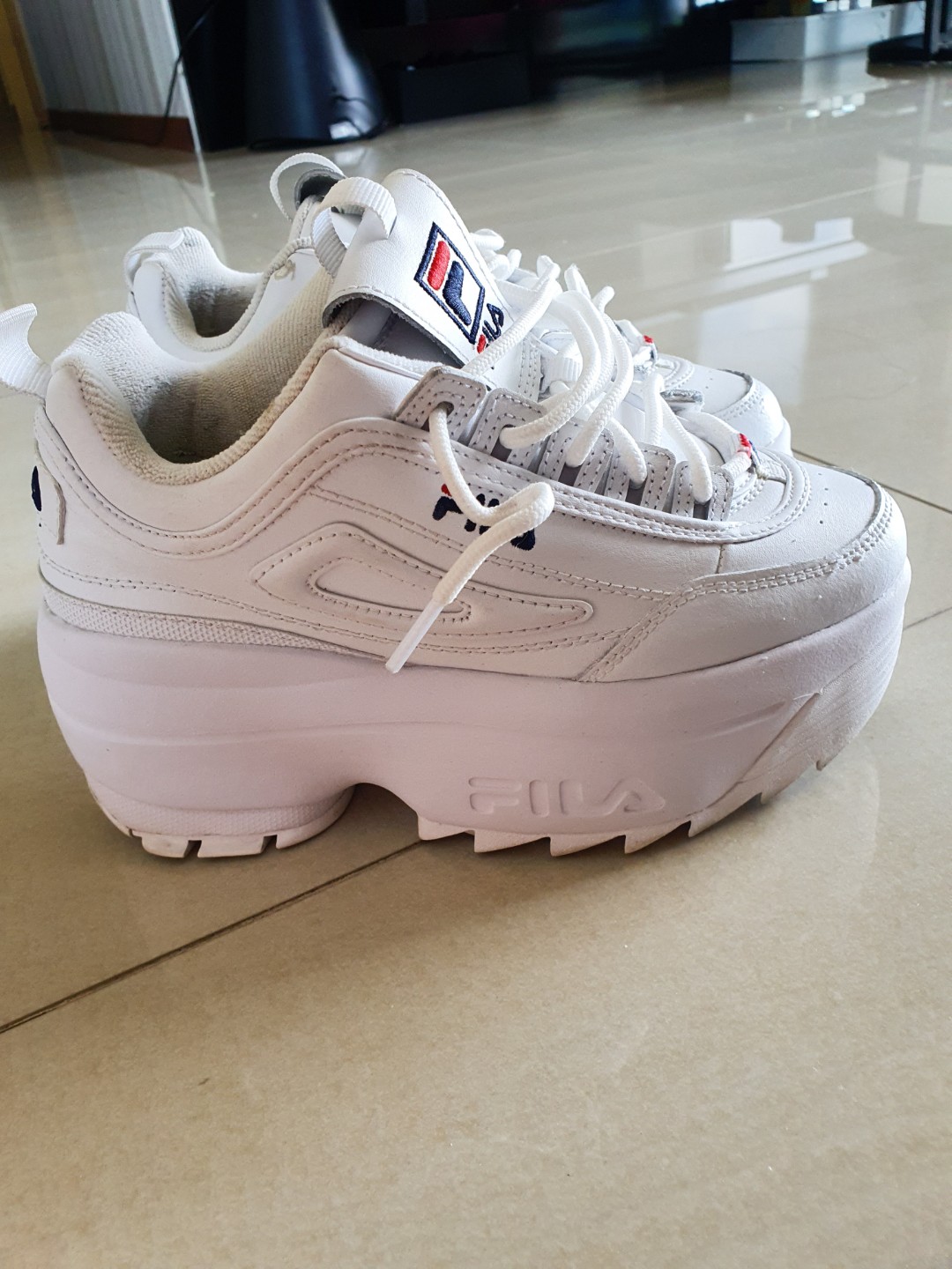 fila disruptor wedge platform