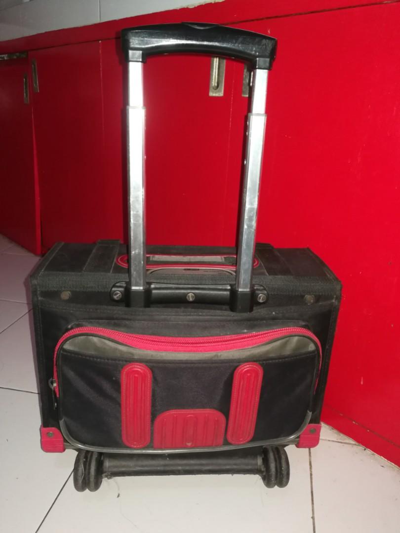Hawk Trolley Bag (Category: Diaper Bags & Wetbags) located in Cainta. Submitted by LTAvenue (Listing ID 286338132, Image 2). Description: with lunch bag and attached bag cover need cleaning.