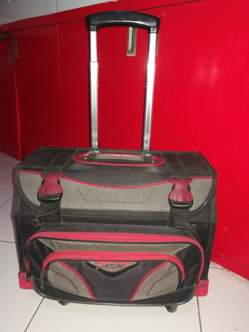 Hawk Trolley Bag (Category: Diaper Bags & Wetbags) located in Cainta. Submitted by LTAvenue (Listing ID 286338132, Image 1). Description: with lunch bag and attached bag cover need cleaning.