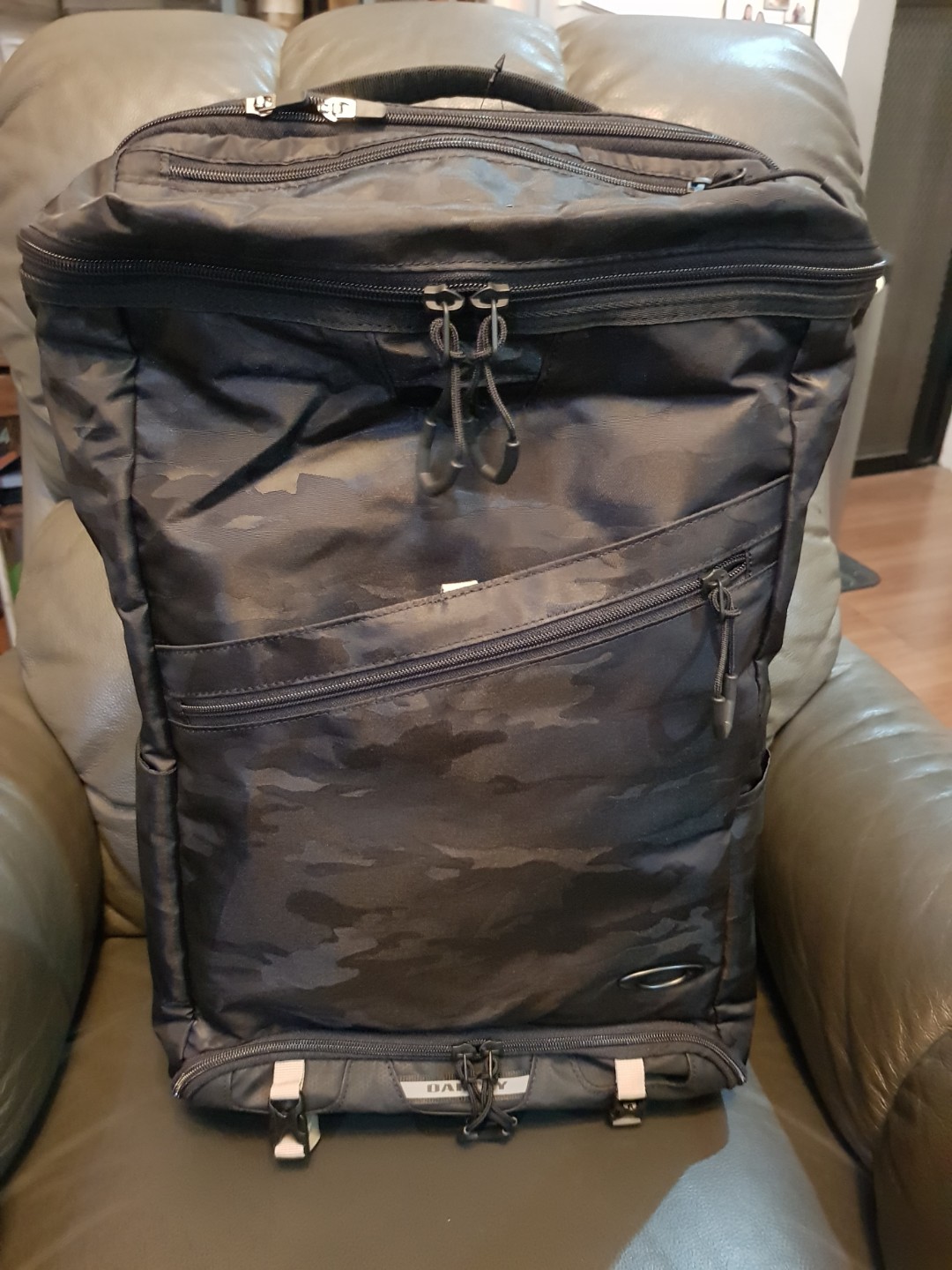 Oakley essential box sales pack l 3.0