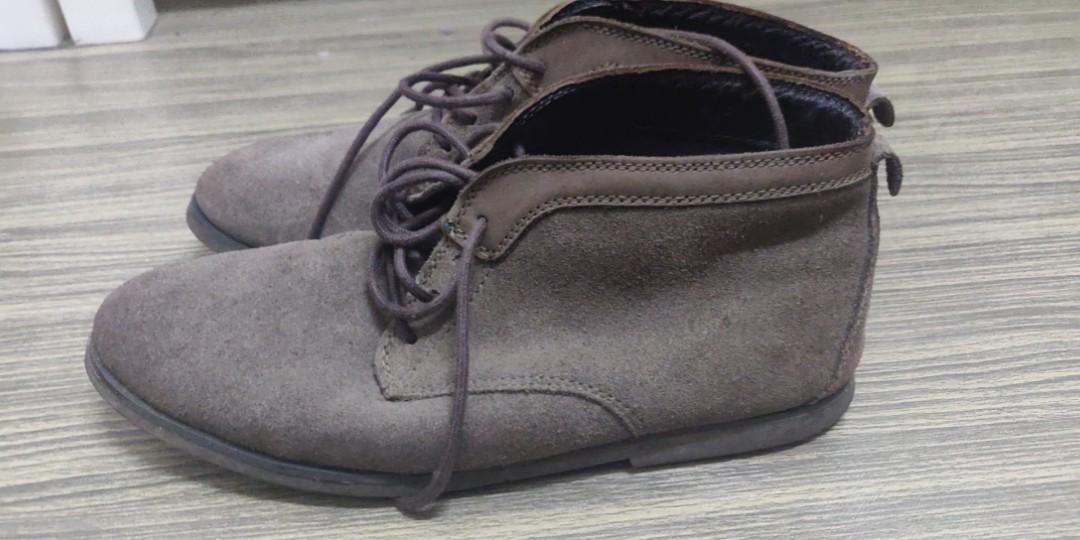 PULL & BEAR SHOE (Category: Dress shoes) located in Kuala Lumpur. Submitted by edd2015 (Listing ID 286359065, Image 3). Description: PULL & BEAR SHOE UK7 GOOD CONDITION BUY WRONG SAIZ-JARANG PAKAI RM170(nego).