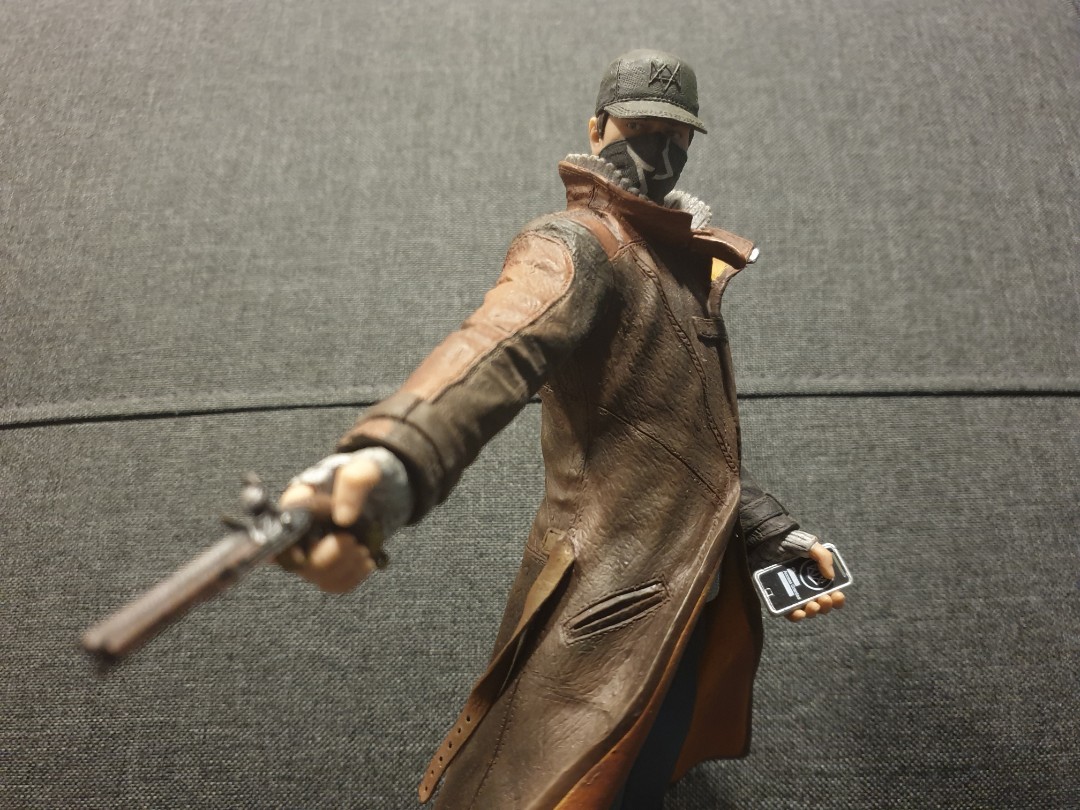 watch dogs aiden pearce statue