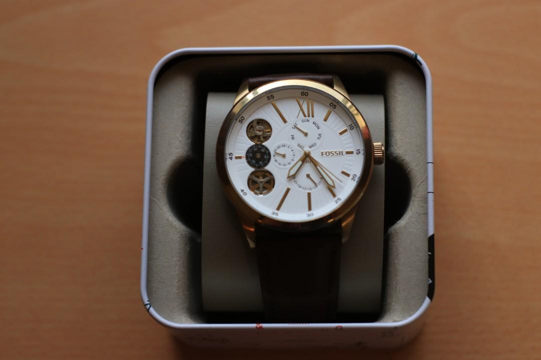 Fossil bq2218 top