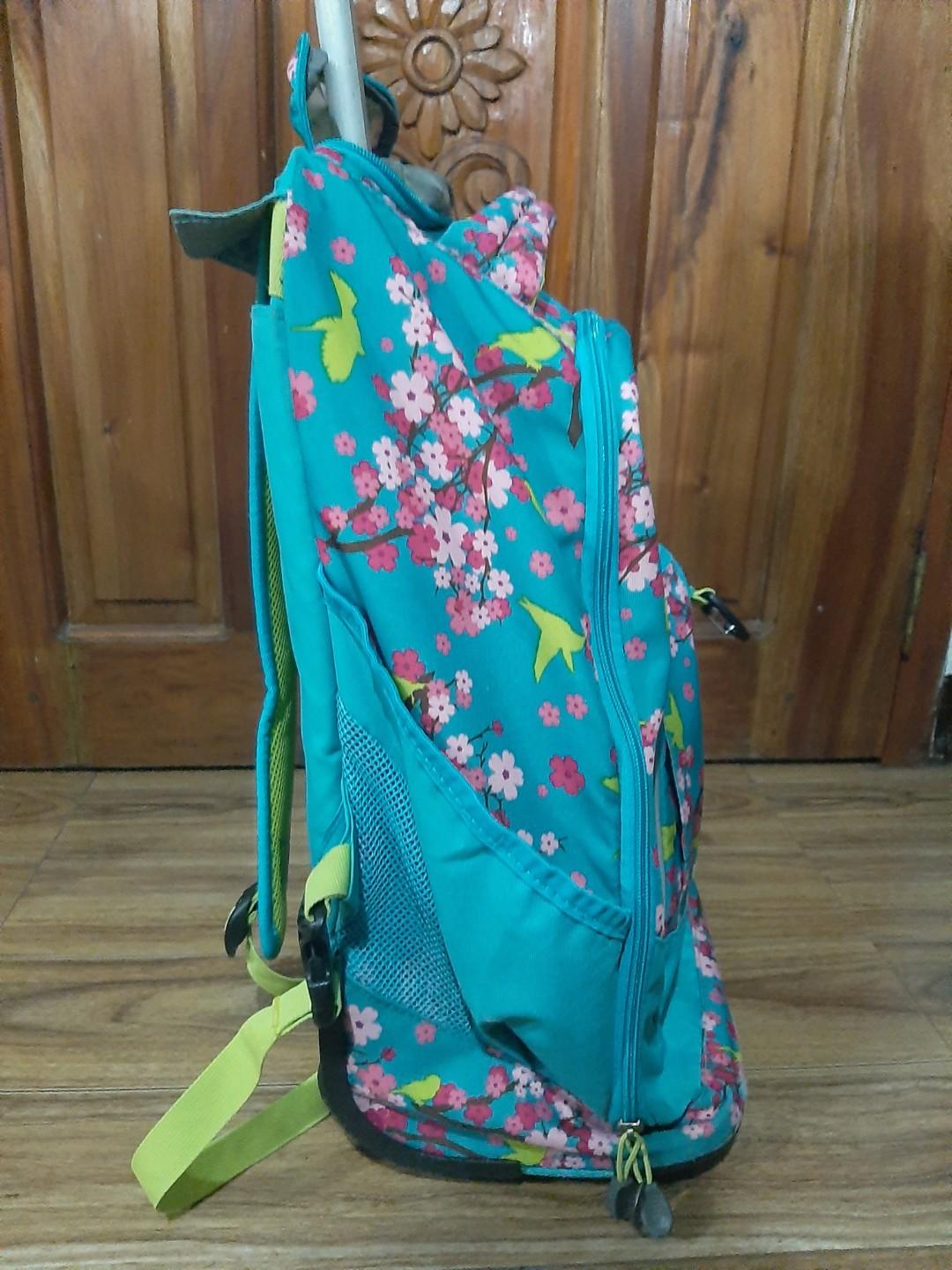 High Sierra Trolley Bag floral design (Category: Cross-body Bags) located in Manila. Submitted by popochamp (Listing ID 286485580, Image 2). Description: This is a used High Sierra Trolley bag in floral design in good condition. It has a height if 20 inches, length of 13 inches and width of 6 inches. It has 3 zippered compartments. The second compartment comes with an organizer. One side of the bag has a pocket which can handle your hydration bot