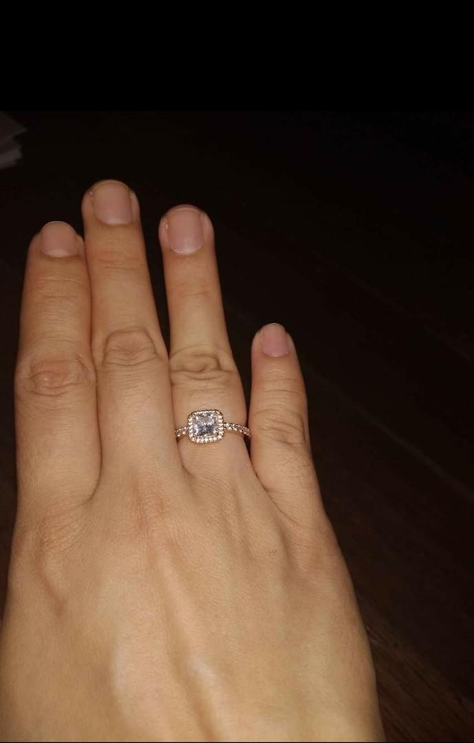 Square sparkle hot sale halo ring gold