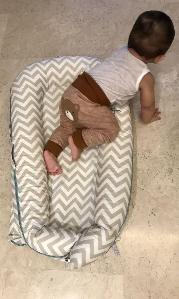 Sleepyhead deluxe + / dockatot lightly used, Babies & Kids, Infant