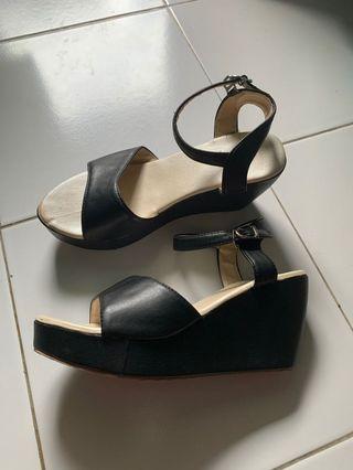 Black Wedges