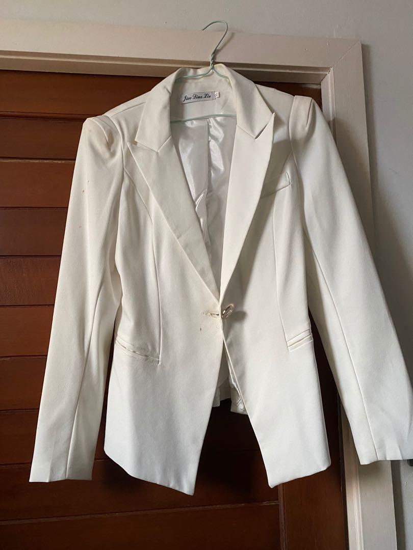 White Jacket (Category: Coats, Jackets and Outerwear) located in Miri. Submitted by hadtoletgo (Listing ID 286618623, Image 1). Description: Very lightly worn. However there are some stains due to being in the wardrobe for too long without any wear..