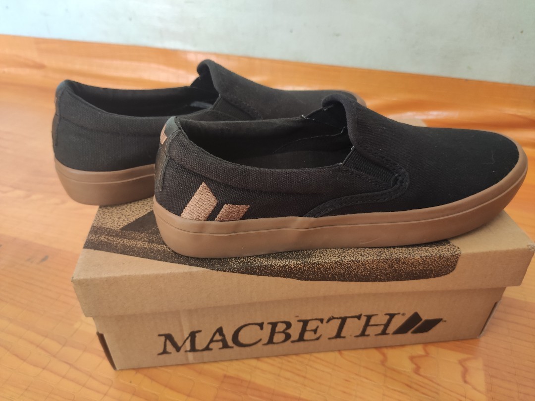 Macbeth slip sales on shoes