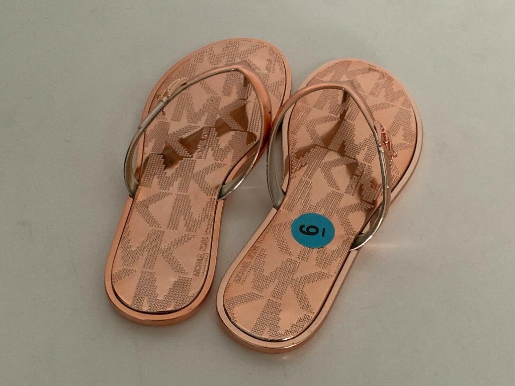 NEW MICHAEL KORS MK ROSE GOLD EMORY BUCKLE FLAT THONG SANDALS 6 36