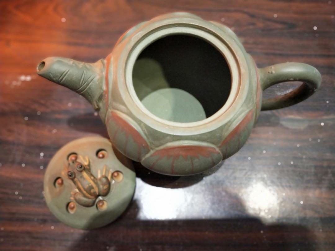 Tea Pot (Category: Vases & Decorative Bowls) located in Hulu Langat. Submitted by suncastle96 (Listing ID 286688721, Image 3). Description: China Tea pot Nice lotus shape & frog tea pot Lotus seed moveable. Height 4" width 6" nice for decoration.