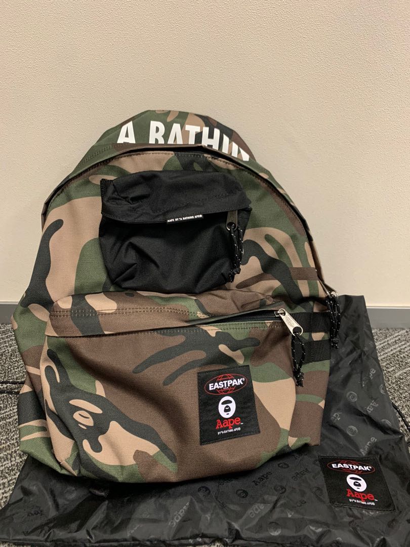 全新* AAPE X EASTPAK backpack, 名牌, 手袋及銀包 Carousell