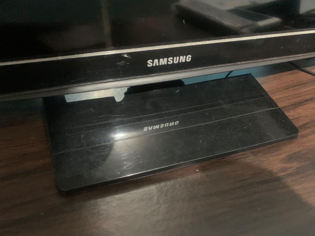 Samsung 24” LED Flat HD TV (Category: TV) located in Makati City. Submitted by bhv0408 (Listing ID 286882872, Image 1). Description: Selling my Samsung 24” LED Flat HD TV H4003 Series 4 Wide Color Enchancer Plus 1366x768 Resolution 1 USB port at the side 1HDMI, 1 Component In, 1 Composite In, 1RF (Terrestrial/Cable) 1 Remote Control Condition 9/10 RFS: Bought a larger Smart TV Feel free to message me for question. If interested meet up can be don