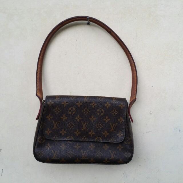 Tas LV mini, Fesyen Wanita, Tas & Dompet di Carousell