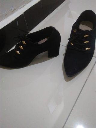 Boots Pendek Hitam