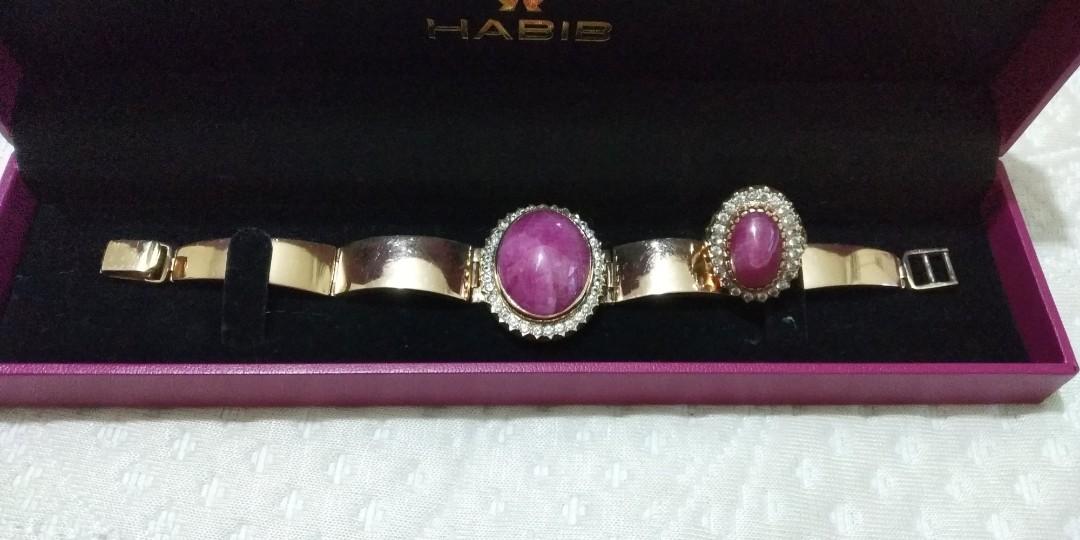 Echanted Ruby (Category: Accessories) located in Kuala Selangor. Submitted by tekadwarisan1978 (Listing ID 287222022, Image 1). Description: Sold rose gold with Red Rubies and white zicrons.Reason to sell : Need urgent cash..