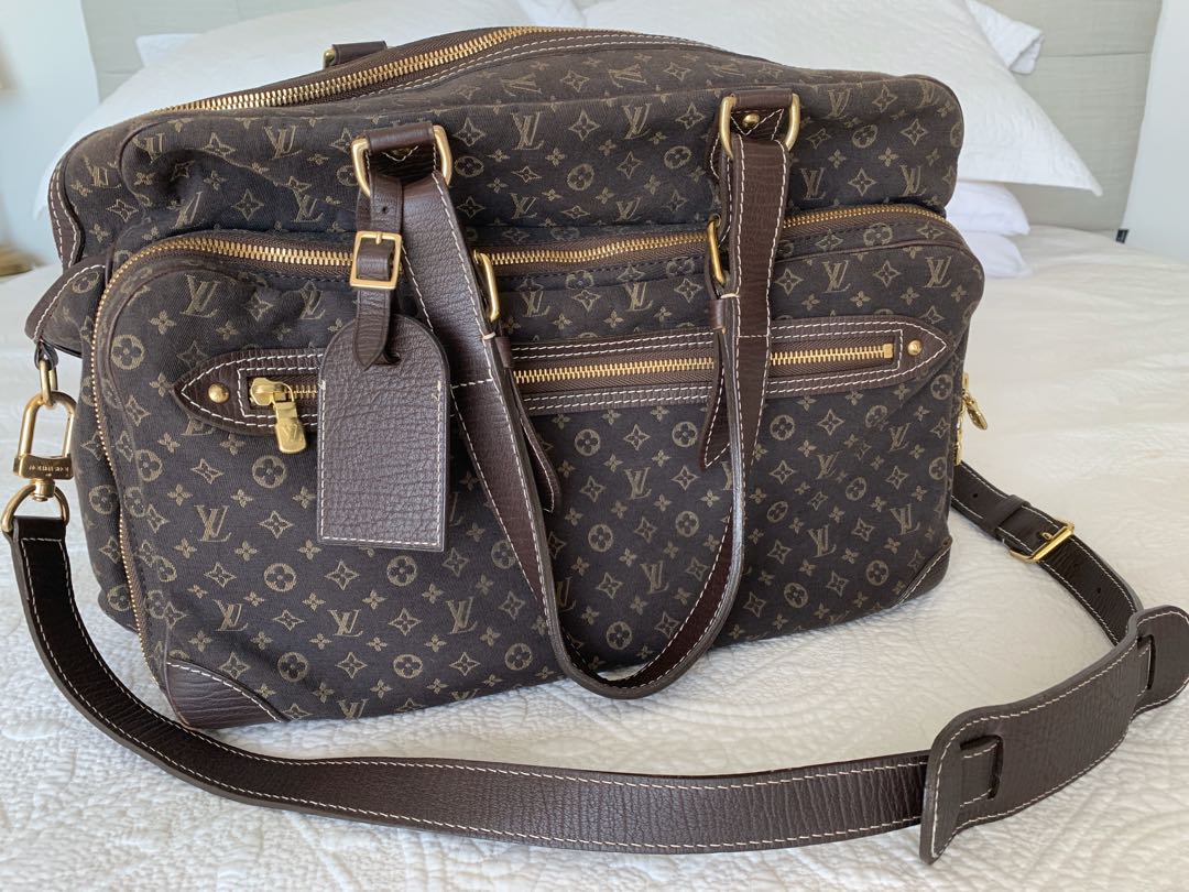 WHATS IN MY DIAPER BAG  1 Year Neverfull Update  Wear  Tear  YouTube