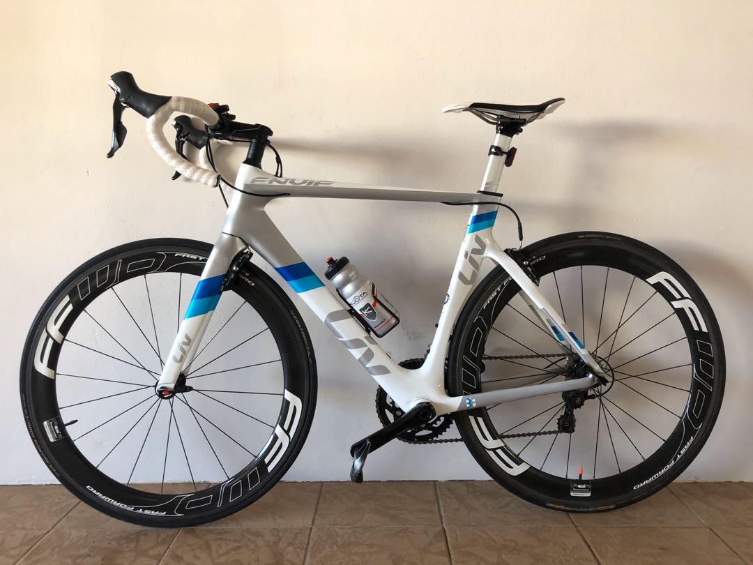 Giant Road bike, Sports Equipment, Bicycles & Parts, Bicycles on Carousell