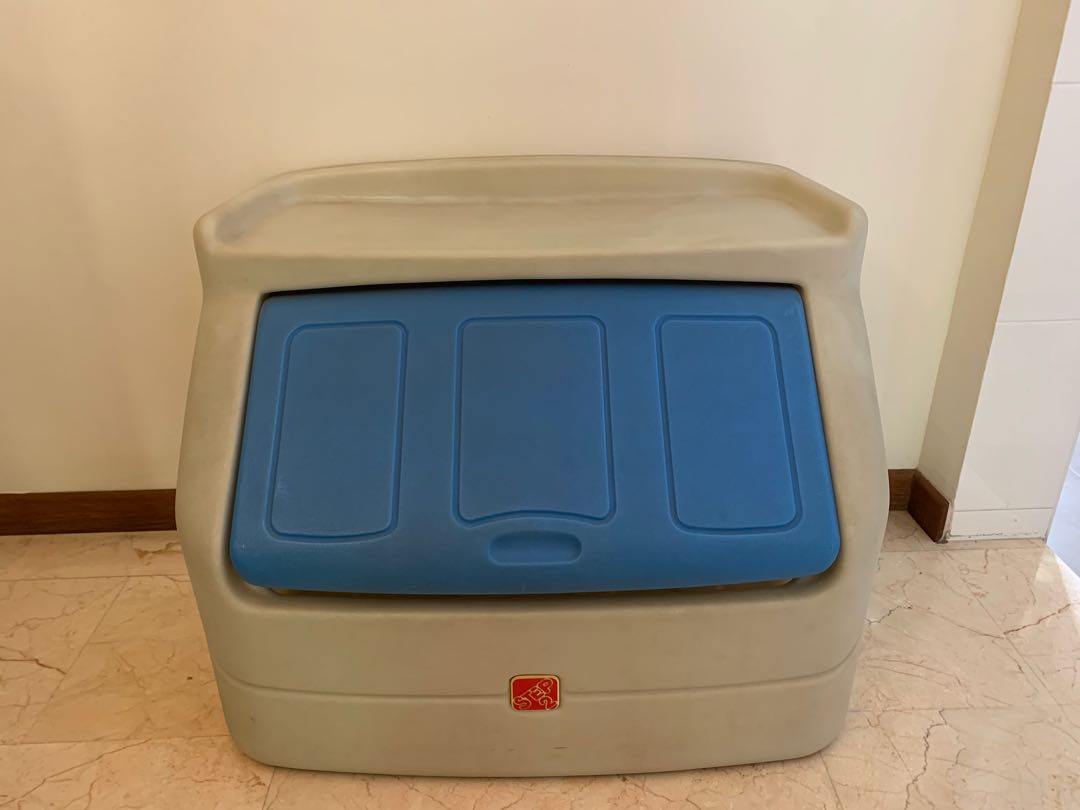 Step2 toy box, Furniture, Shelves & Drawers on Carousell