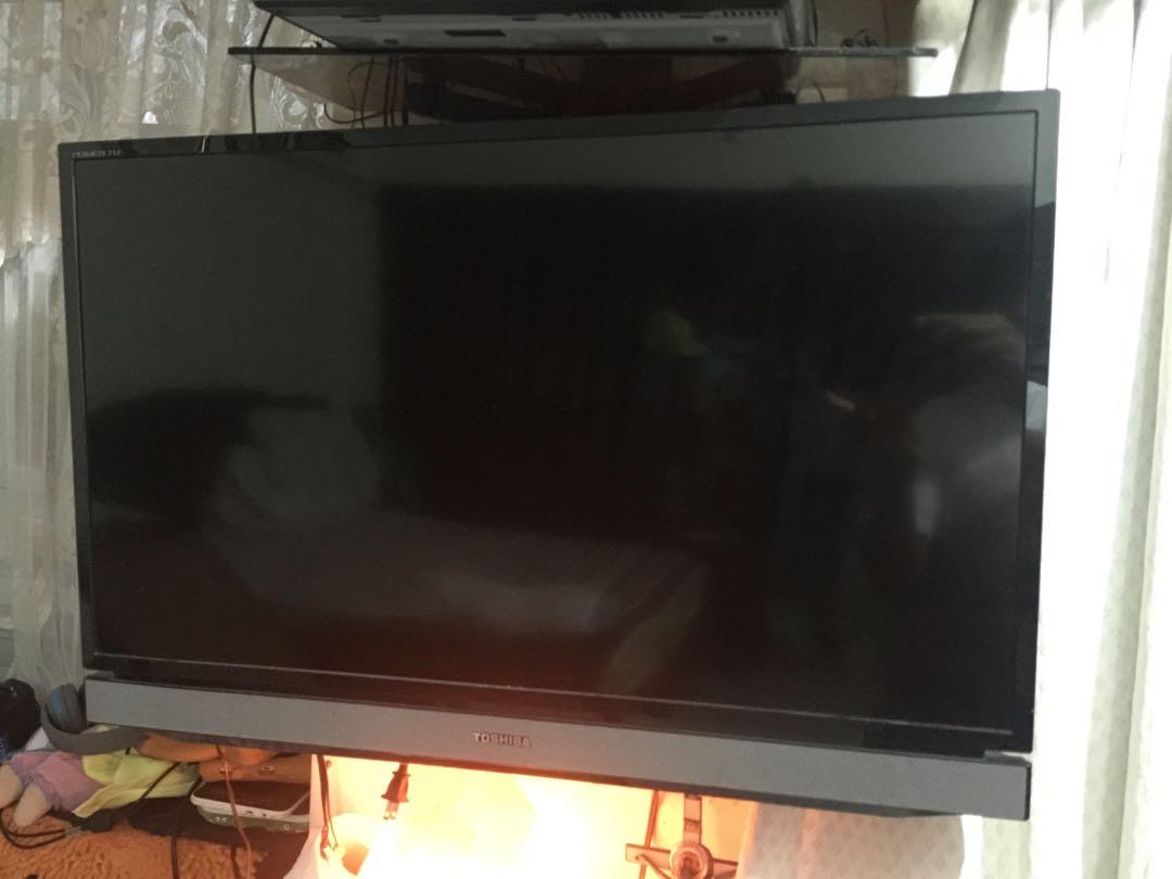 TOSHIBA LED TV (Category: TV) located in Paranaque City. Submitted by arieldyson (Listing ID 287158367, Image 1). Description: hindi masyado gamit dahil sa gabi lang pinapanoodan after ng office. walang isyu ng sira. bumil lang ng mas malaking internet tv. yun last picture yun ang kapalit. matipid sa kuryente 55watts lang. meetup: amaia steps sucat, front of manila memorial..