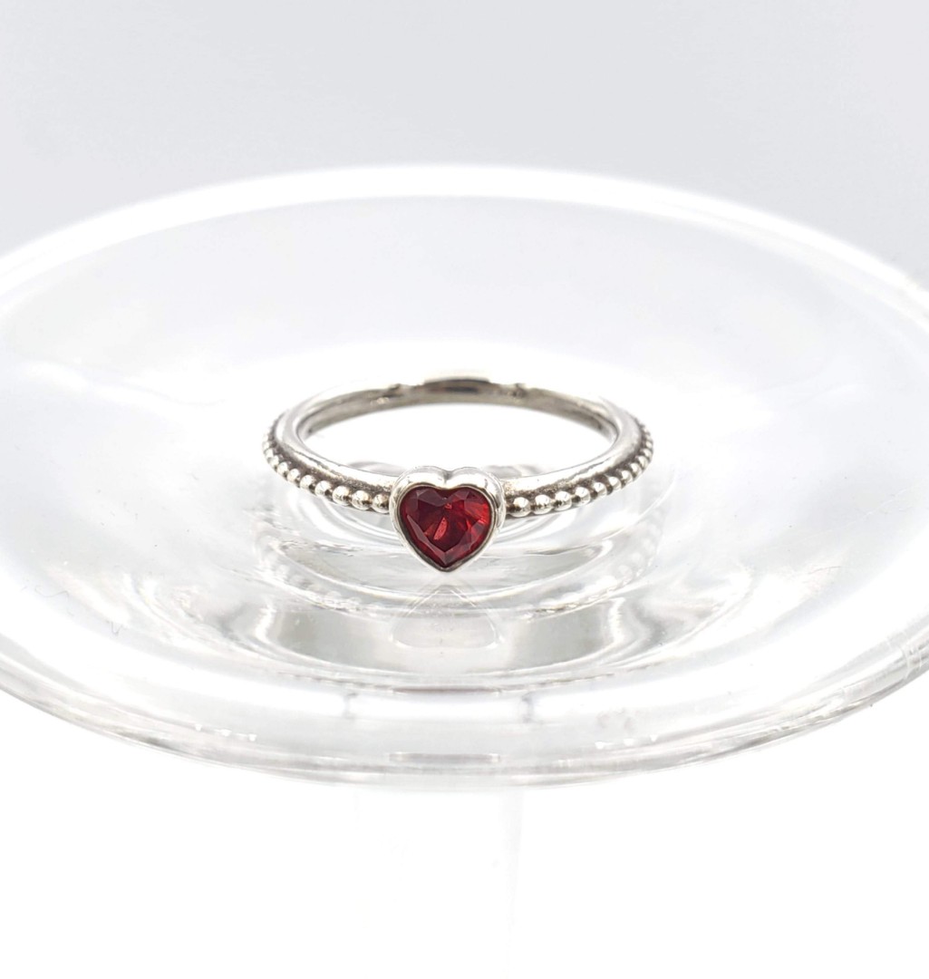 Authentic Red Heart Beaded Pandora Ring in 5.0 Women s Fashion