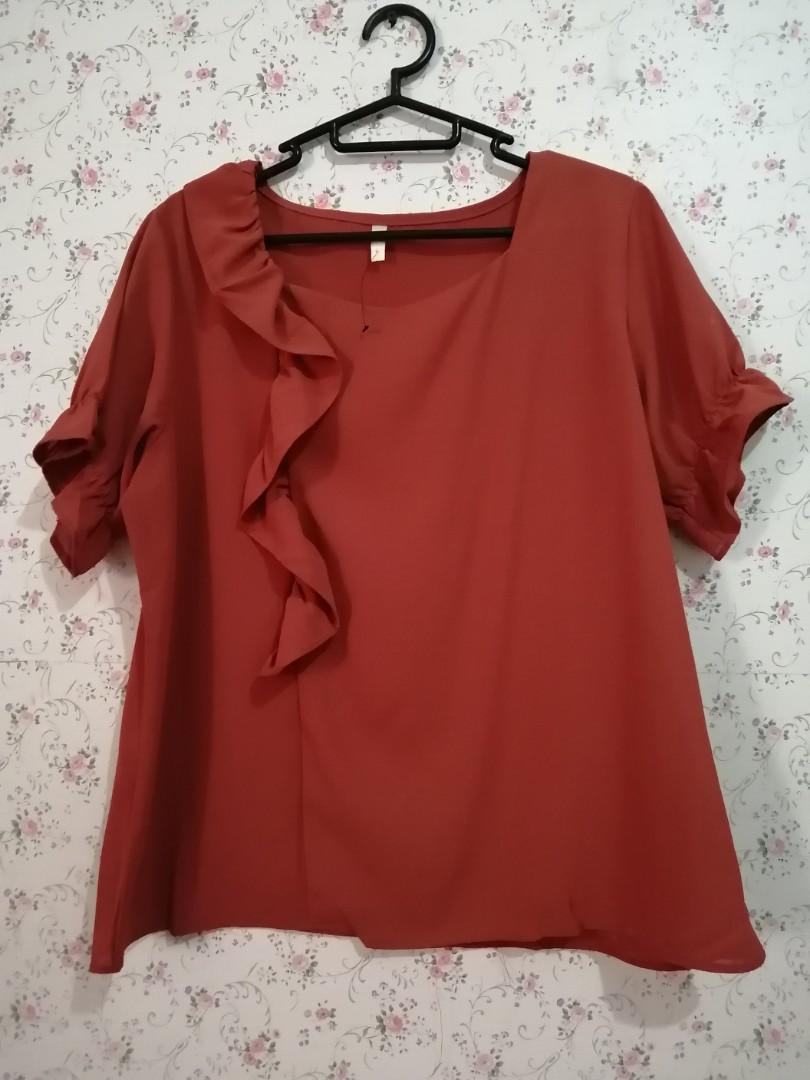 Chiffon Blouse/ top (Category: Blouses) located in Valenzuela. Submitted by hellopinky1 (Listing ID 287316763, Image 1). Description: 🔹Never used :( 🔹10/10 condition 🔹Peach brown color 🔹Fits large to XL.