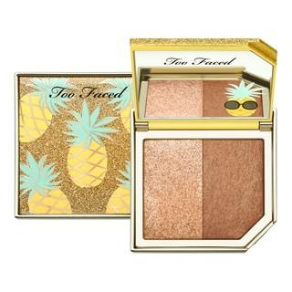Too Faced Tutti Frutti Pineapple Paradise Strobing Bronzer (Category: Makeup) located in Manila. Submitted by memorylanestore (Listing ID 287272661, Image 1). Description: This first-of-its-kind Tutti Frutti velvet bronzer and glimmering highlighter duo smells like sweet pineapple and can be mixed together to create a customized, island-worthy glow. .